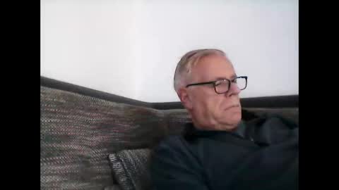 eisbaer1957 online show from December 20, 2024, 1:11 pm