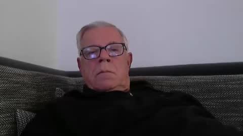 eisbaer1957 online show from November 30, 2025, 8:07 am