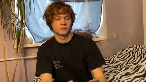 Snapshot of eitanhere chatting on November 5, 2025, 5:07 am Eitan online show from November 5, 2025, 5:07 am