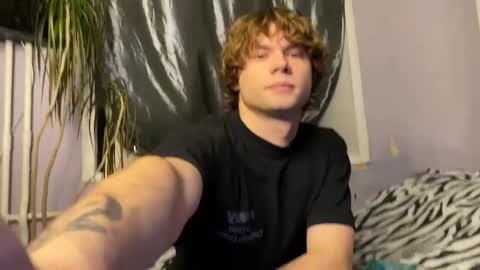 Snapshot of eitanhere chatting on November 8, 2025, 4:18 pm Eitan online show from November 8, 2025, 4:18 pm