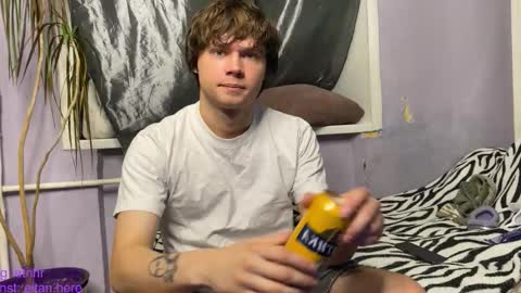 Snapshot of eitanhere chatting on November 16, 2025, 6:24 pm Eitan online show from November 16, 2025, 6:24 pm