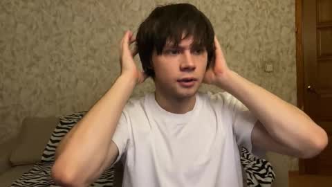 Snapshot of eitanhere chatting on December 18, 2025, 6:36 pm Eitan online show from December 18, 2025, 6:36 pm