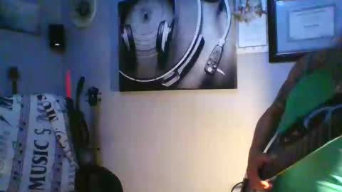 ThongLover6869 online show from April 16, 2026, 4:24 am