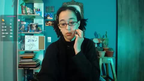 Ela  Help me reach 100 thumbs up online show from November 7, 2025, 7:19 am