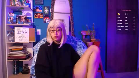 Ela  Help me reach 100 thumbs up online show from November 8, 2025, 7:08 am