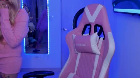 Snapshot of ela_garu_ chatting on November 9, 2025, 6:55 am Ela online show from November 9, 2025, 6:55 am