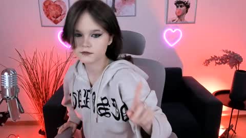 Snapshot of elainebeness chatting on December 1, 2024, 5:24 pm Your sweet girl online show from December 1, 2024, 5:24 pm
