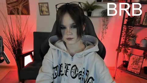 Snapshot of elainebeness chatting on December 1, 2024, 11:36 pm Your sweet girl online show from December 1, 2024, 11:36 pm