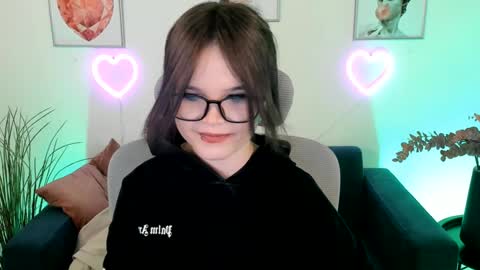 Snapshot of elainebeness chatting on December 7, 2024, 4:47 pm Your sweet girl online show from December 7, 2024, 4:47 pm