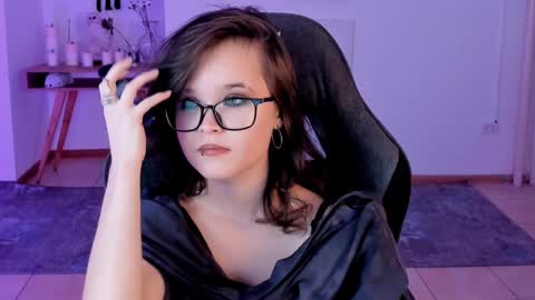 Snapshot of elainebeness chatting on December 28, 2024, 1:39 am Your sweet girl online show from December 28, 2024, 1:39 am