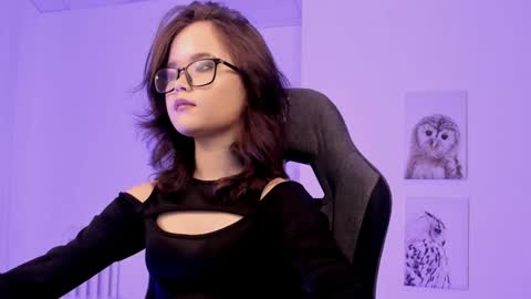 Snapshot of elainebeness chatting on January 17, 2025, 7:38 pm Your sweet girl online show from January 17, 2025, 7:38 pm