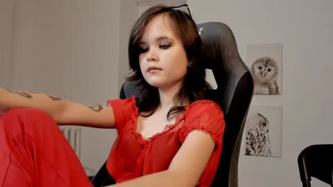 Snapshot of elainebeness chatting on January 22, 2025, 1:42 am Your sweet girl online show from January 22, 2025, 1:42 am