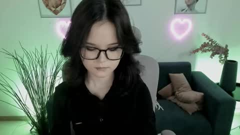 Snapshot of elainebeness chatting on March 5, 2025, 8:00 pm Your sweet girl online show from March 5, 2025, 8:00 pm