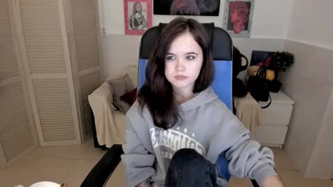 Snapshot of elainebeness chatting on September 30, 2025, 8:25 pm Your sweet girl online show from September 30, 2025, 8:25 pm