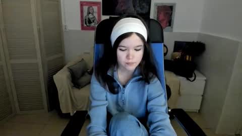 Snapshot of elainebeness chatting on October 1, 2025, 7:31 pm Your sweet girl online show from October 1, 2025, 7:31 pm