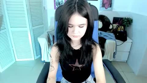 Snapshot of elainebeness chatting on October 7, 2025, 7:00 pm Your sweet girl online show from October 7, 2025, 7:00 pm