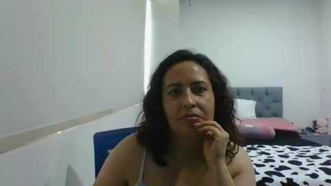 Snapshot of elainemilff chatting on September 21, 2025, 4:41 pm Elaine online show from September 21, 2025, 4:41 pm