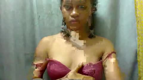 elaliealdy online show from December 5, 2025, 4:32 am