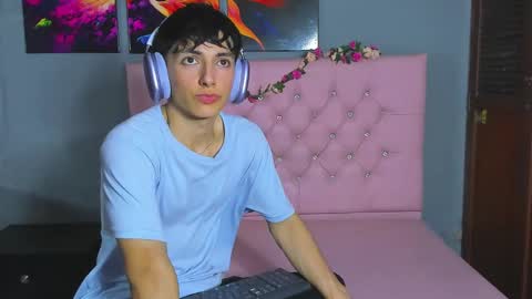 Elan Giralon online show from November 26, 2025, 10:33 pm