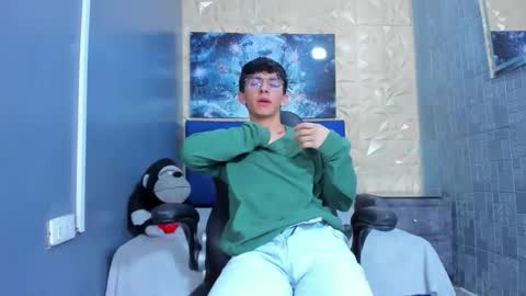 Snapshot of elangiraldo chatting on May 17, 2026, 9:22 pm Elan Giralon online show from May 17, 2026, 9:22 pm