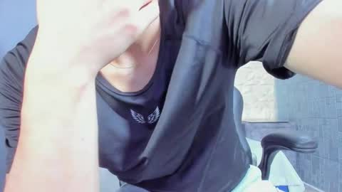 Snapshot of elangiraldo chatting on May 21, 2026, 11:01 pm Elan Giralon online show from May 21, 2026, 11:01 pm
