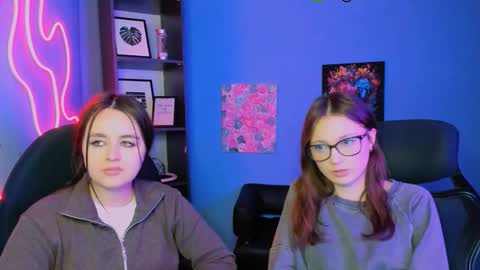 Snapshot of elani_grey chatting on February 12, 2026, 3:51 pm elani online show from February 12, 2026, 3:51 pm