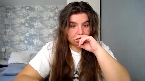 Snapshot of elanis_blair chatting on April 1, 2026, 12:50 pm Elanis online show from April 1, 2026, 12:50 pm
