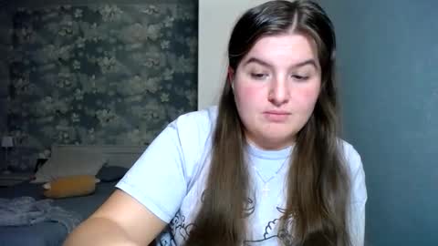 Snapshot of elanis_blair chatting on April 18, 2026, 6:01 pm Elanis online show from April 18, 2026, 6:01 pm