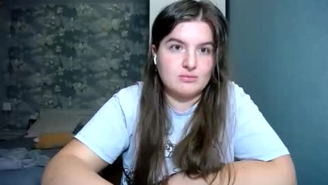 Snapshot of elanis_blair chatting on April 18, 2026, 7:07 pm Elanis online show from April 18, 2026, 7:07 pm