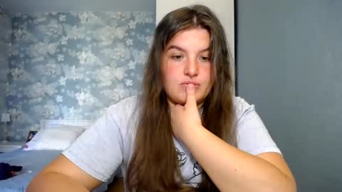 Snapshot of elanis_blair chatting on May 7, 2026, 3:06 pm Elanis online show from May 7, 2026, 3:06 pm
