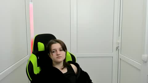 Evie online show from April 13, 2026, 6:41 am