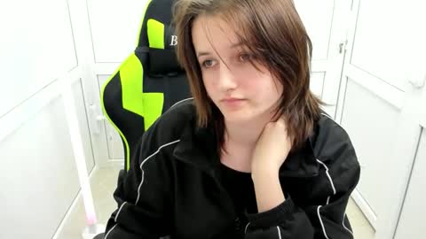 Evie online show from April 16, 2026, 6:47 am