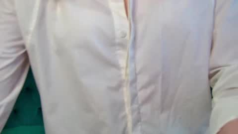 elaravoltage online show from April 6, 2026, 6:09 pm