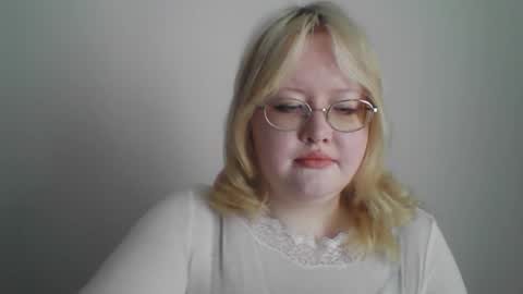 elayne_sweet online show from March 2, 2026, 8:10 am