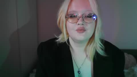 elayne_sweet online show from April 14, 2026, 8:09 am