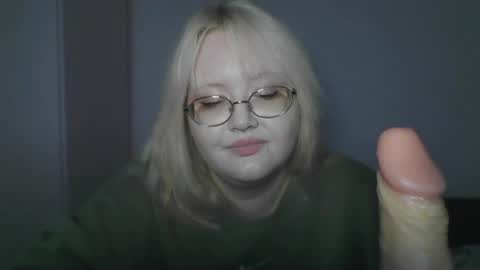 Snapshot of elayne_sweet chatting on April 20, 2026, 6:05 am elayne_sweet online show from April 20, 2026, 6:05 am