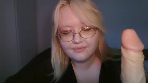 Snapshot of elayne_sweet chatting on April 21, 2026, 6:20 am elayne_sweet online show from April 21, 2026, 6:20 am