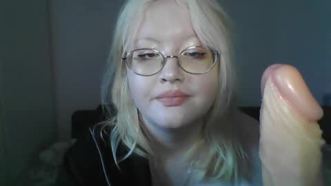 Snapshot of elayne_sweet chatting on April 22, 2026, 6:05 am elayne_sweet online show from April 22, 2026, 6:05 am