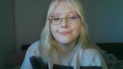 Snapshot of elayne_sweet chatting on April 26, 2026, 6:00 am elayne_sweet online show from April 26, 2026, 6:00 am