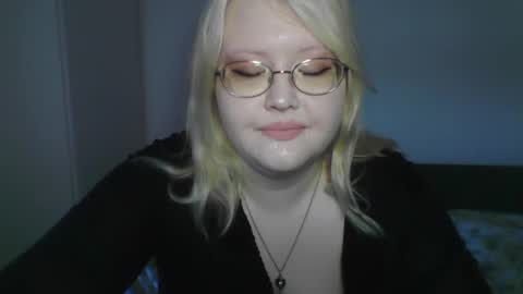 Snapshot of elayne_sweet chatting on April 28, 2026, 6:18 am elayne_sweet online show from April 28, 2026, 6:18 am