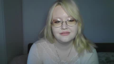 Snapshot of elayne_sweet chatting on April 29, 2026, 6:06 am elayne_sweet online show from April 29, 2026, 6:06 am