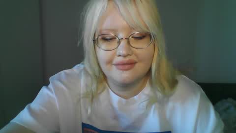 Snapshot of elayne_sweet chatting on April 30, 2026, 7:04 am elayne_sweet online show from April 30, 2026, 7:04 am