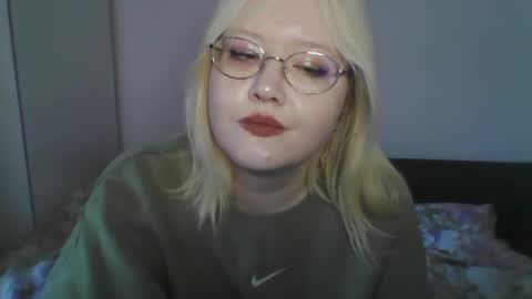 Snapshot of elayne_sweet chatting on May 15, 2026, 10:44 am elayne_sweet online show from May 15, 2026, 10:44 am