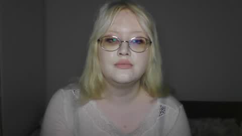 Snapshot of elayne_sweet chatting on May 17, 2026, 6:00 am elayne_sweet online show from May 17, 2026, 6:00 am