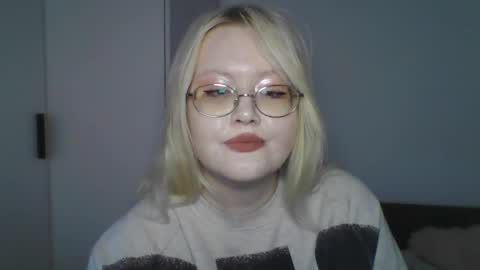 Snapshot of elayne_sweet chatting on May 19, 2026, 6:09 am elayne_sweet online show from May 19, 2026, 6:09 am