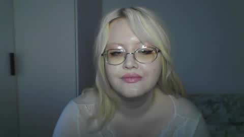Snapshot of elayne_sweet chatting on May 20, 2026, 6:19 am elayne_sweet online show from May 20, 2026, 6:19 am
