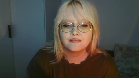 Snapshot of elayne_sweet chatting on May 21, 2026, 6:20 am elayne_sweet online show from May 21, 2026, 6:20 am