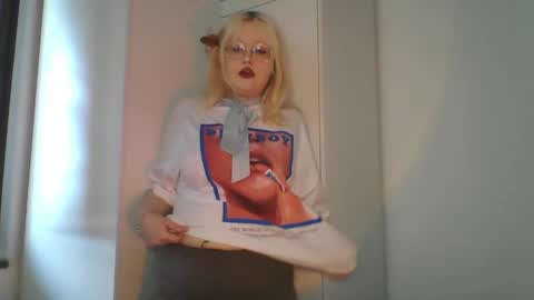 Snapshot of elayne_sweet chatting on May 30, 2026, 6:10 am elayne_sweet online show from May 30, 2026, 6:10 am