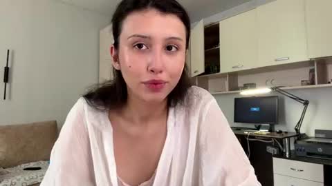 Snapshot of eleanorefrens chatting on July 16, 2026, 7:14 am Alice online show from July 16, 2026, 7:14 am