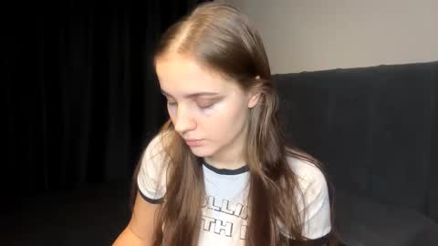 Snapshot of eleanorolaes chatting on February 28, 2026, 3:24 pm Kelly online show from February 28, 2026, 3:24 pm